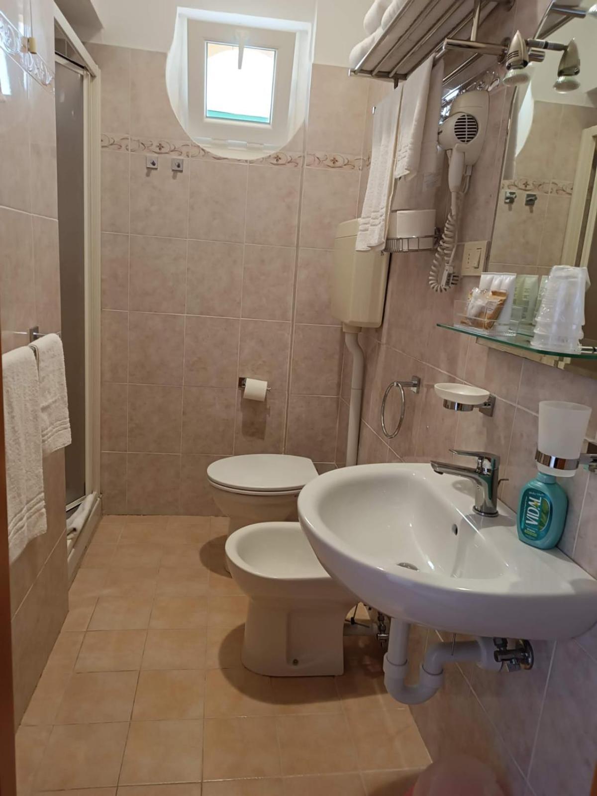 ואראצה Hotel Lido מראה חיצוני תמונה
