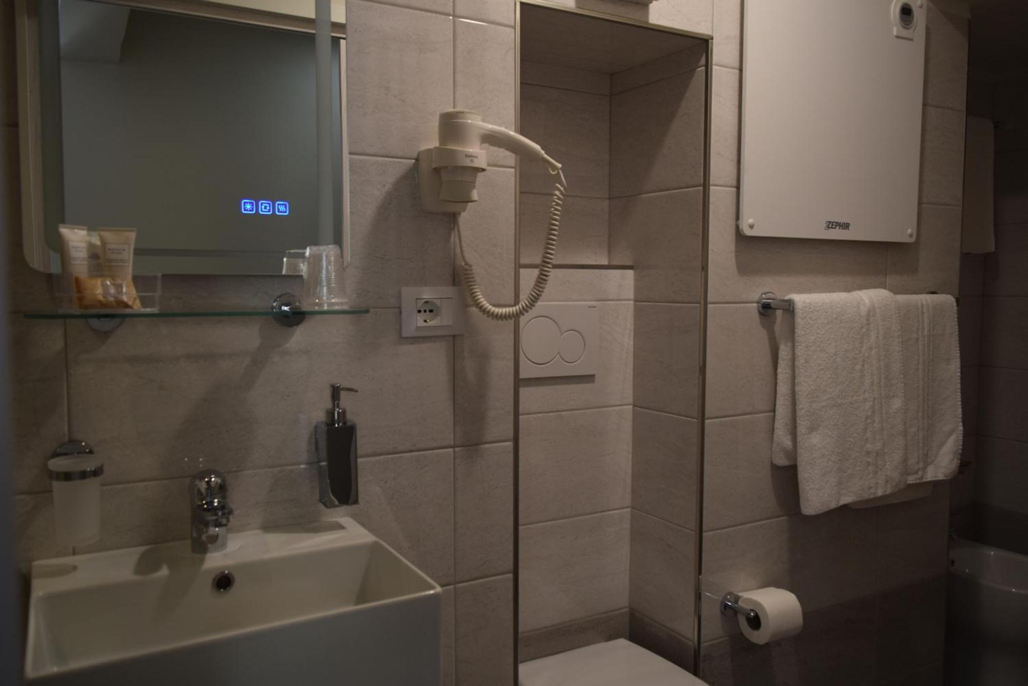 ואראצה Hotel Lido מראה חיצוני תמונה