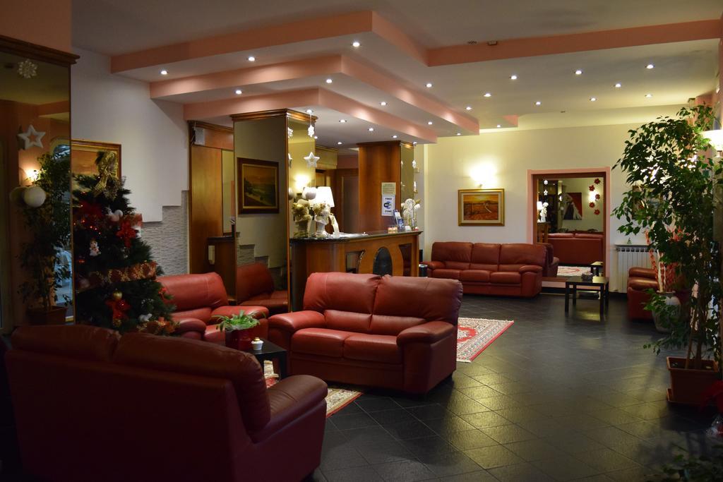 ואראצה Hotel Lido מראה חיצוני תמונה