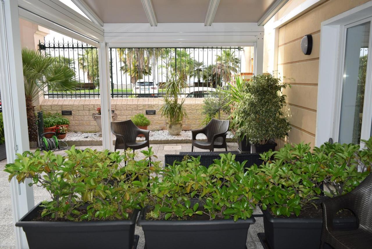 ואראצה Hotel Lido מראה חיצוני תמונה